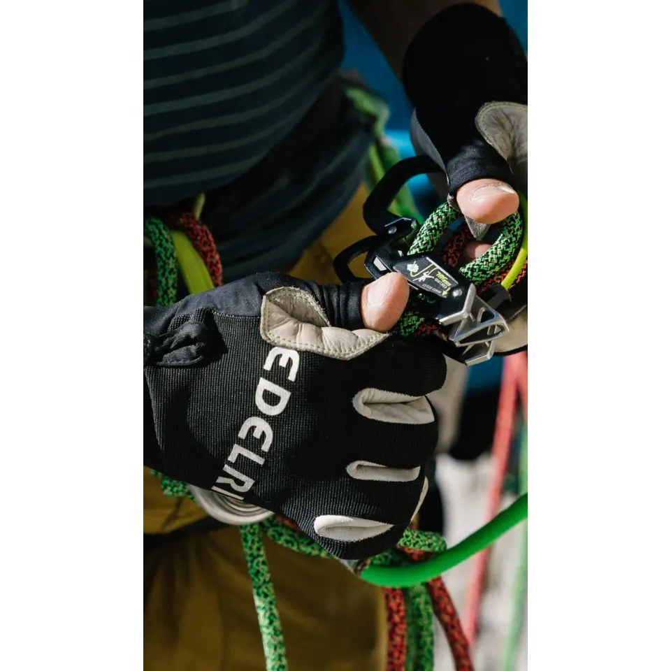 Work Glove Closed